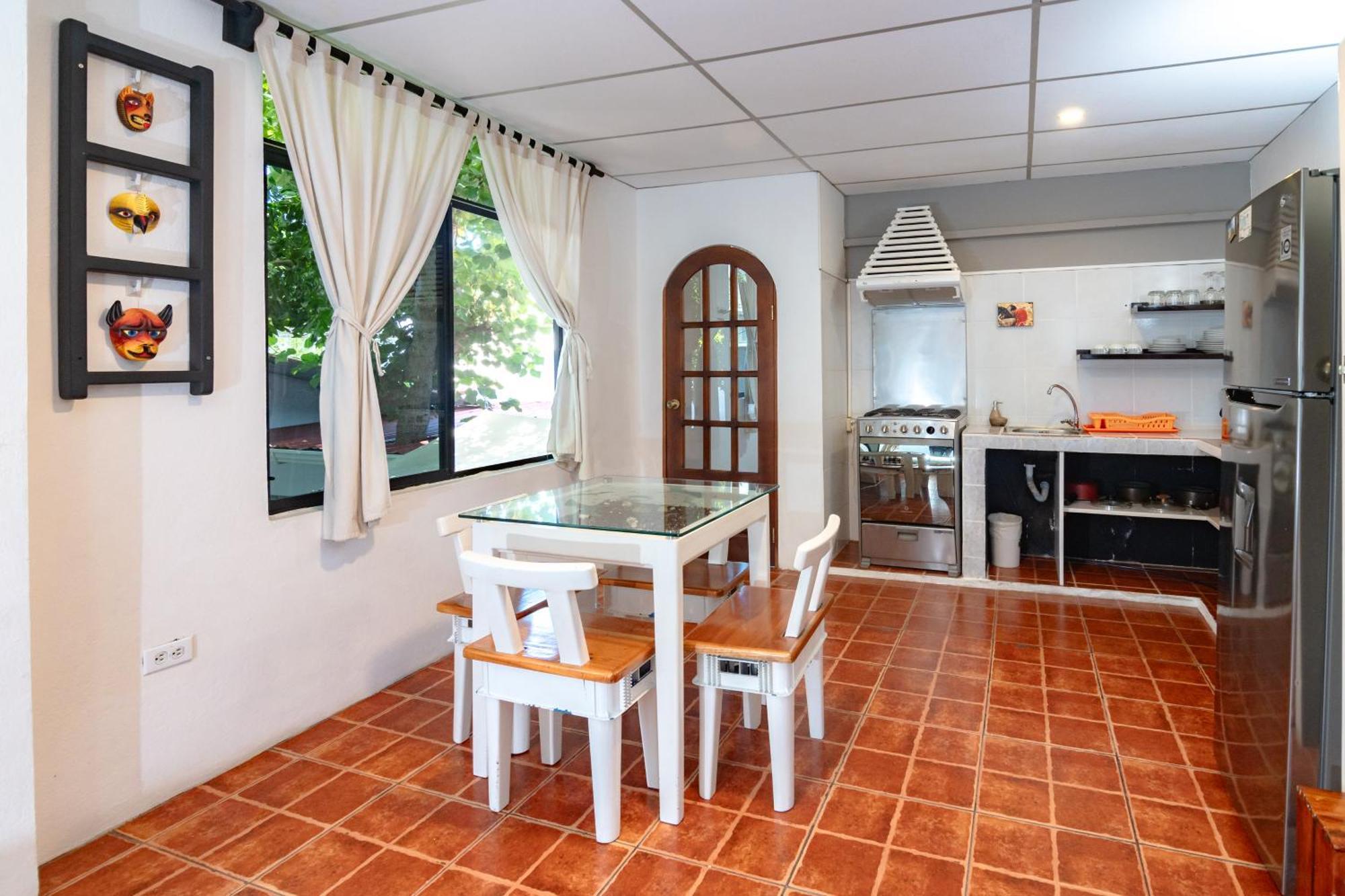 La K-Leta Boutique Guesthouse Puerto Ayora  Exteriör bild